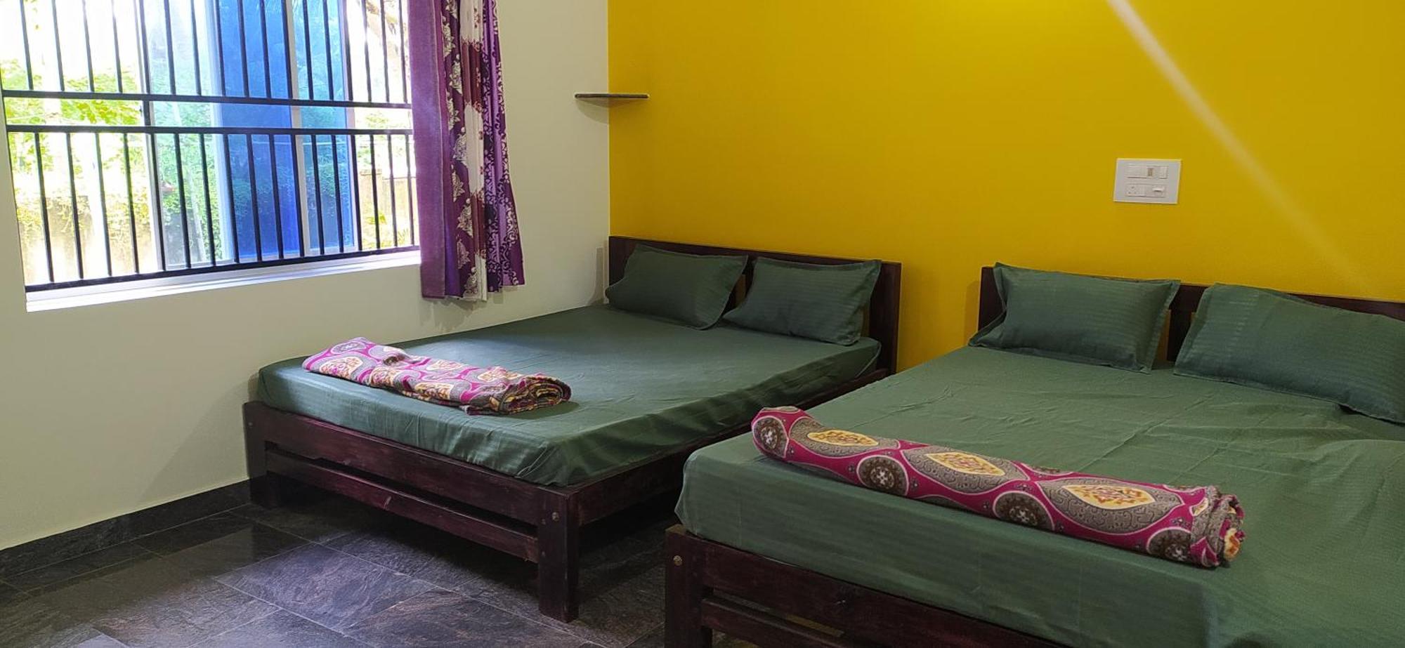 Ratnakar Arundekar Home Stay In Beach Side Ac Room Гокарна Екстер'єр фото
